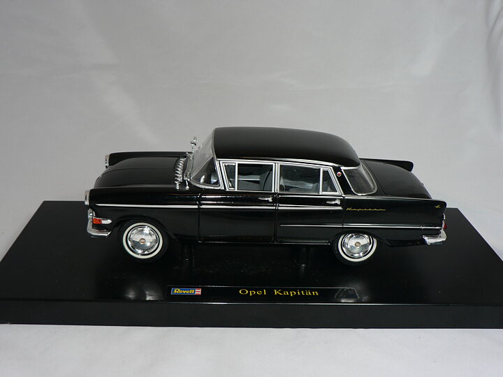 Opel Kapitän  1959   1:18   Revell