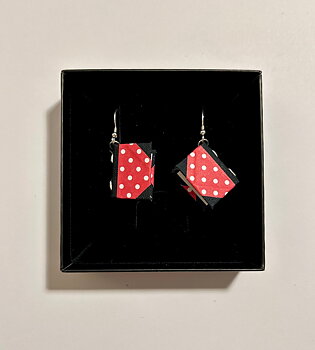 Bookie : Polkadot Red Örhängen - Handgjorda miniatyrböcker på krokar i sterling silver!