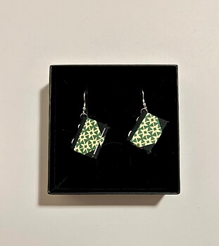 Bookie : Italian Green Örhängen - Handgjorda miniatyrböcker på krokar i sterling silver!
