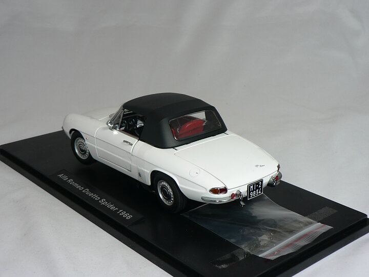 Alfa Romeo   Duetto  Spider  1966  1:18  Touring