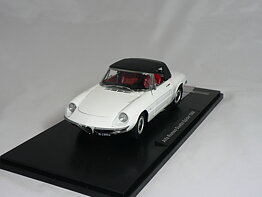 Alfa Romeo   Duetto  Spider  1966  1:18  Touring