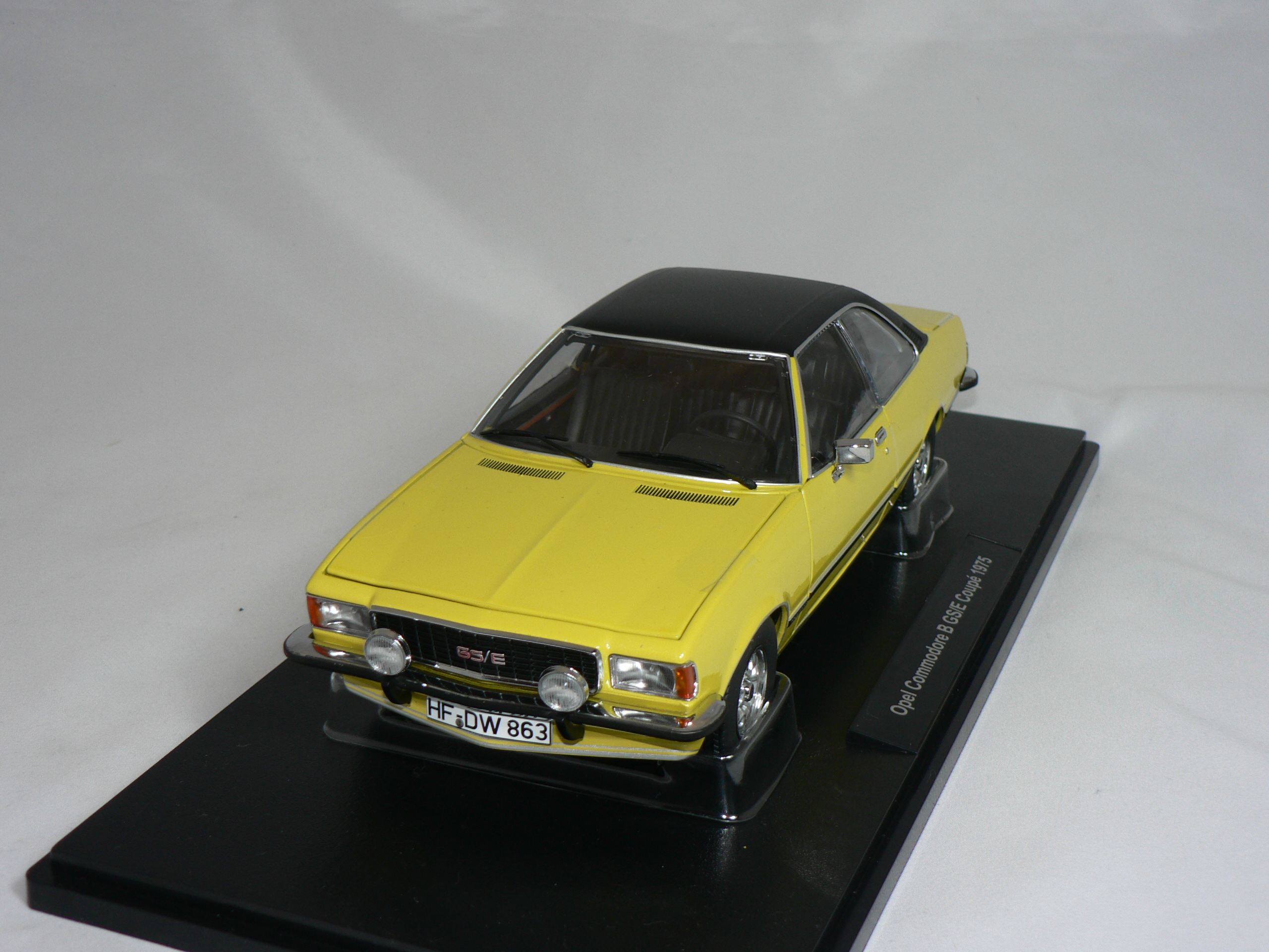 Opel Commodore  B  GS/E  1975  1:18 Touring