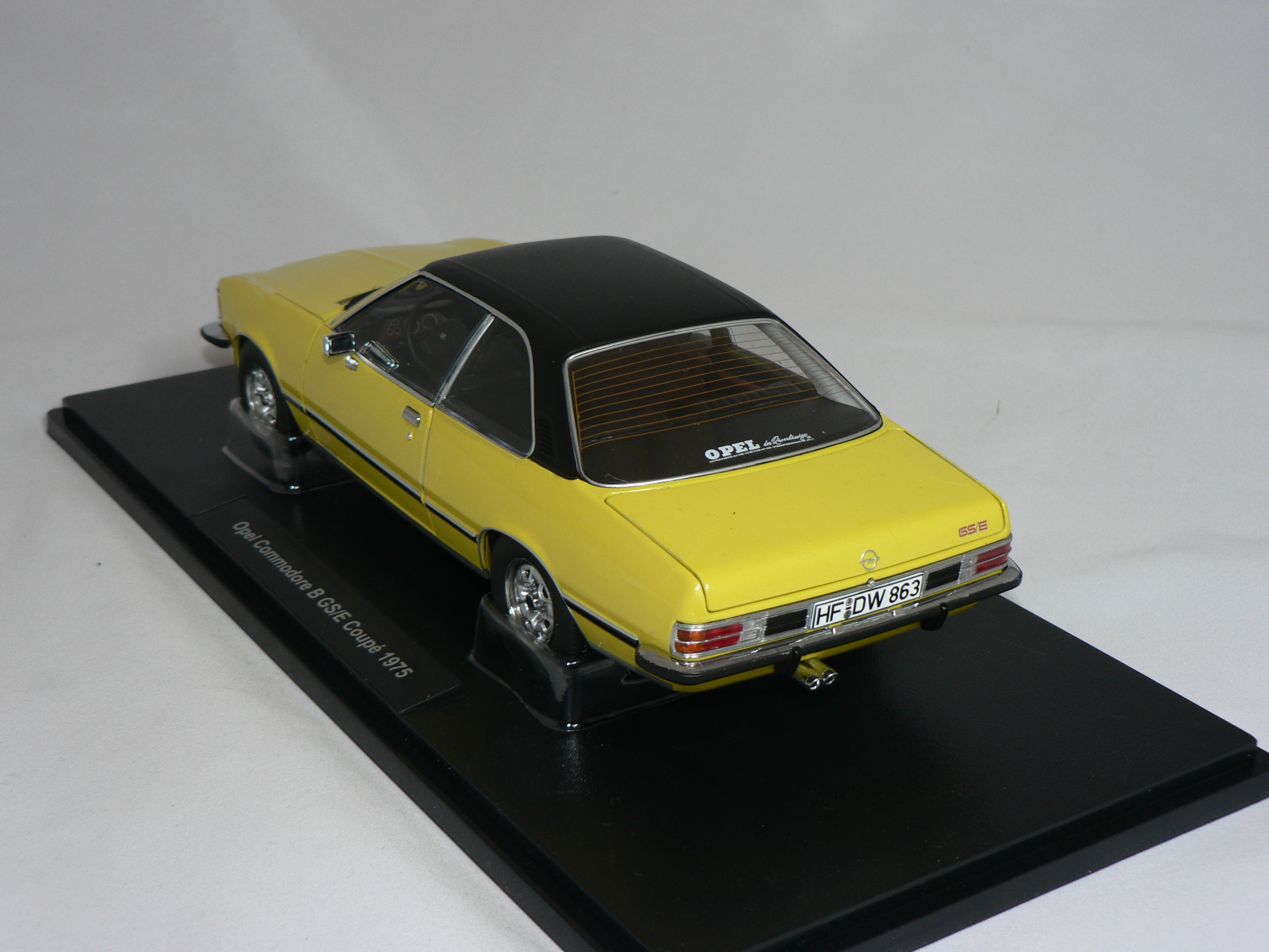 Opel Commodore  B  GS/E  1975  1:18 Touring - 2