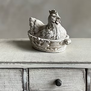 Bowl with hen - unpainted - Resin- Alison Davies
