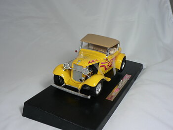 Ford Street  Rod  -1932  1:18  Road Legends
