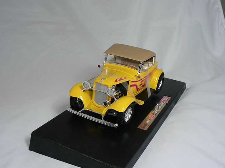 Ford Street  Rod  -1932  1:18  Road Legends