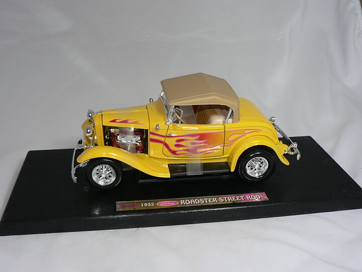 Ford Street  Rod  -1932  1:18  Road Legends