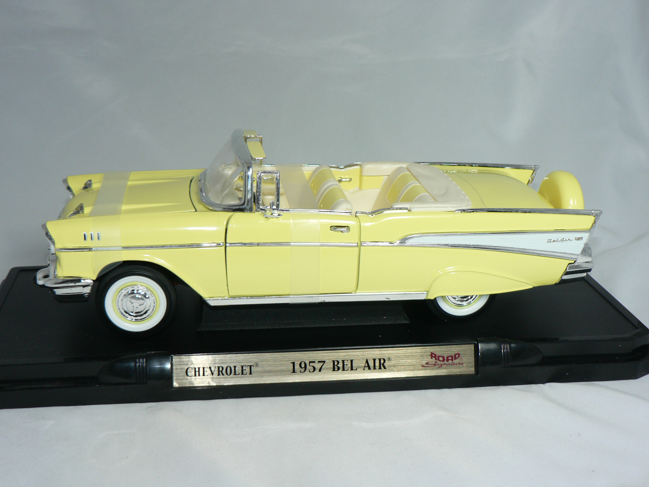 Chevrolet  Bel Air  Cab  1957  1:18  Road Legends - 3