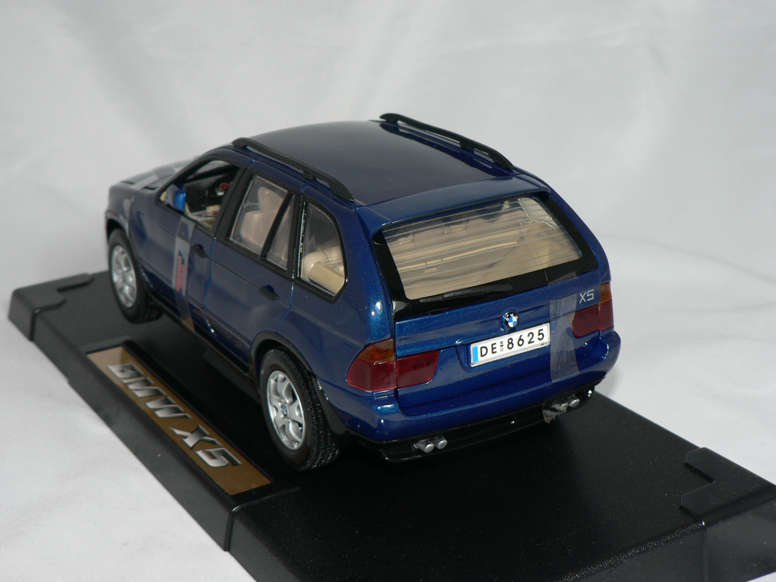 BMW   X5  1999  1:18  Motor Max - 2