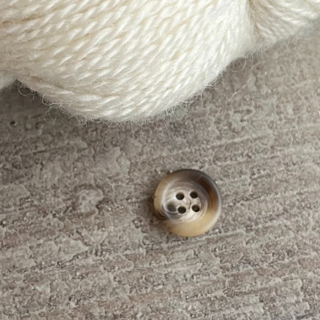 KNAPP SKÖLDPADD, BEIGE 15 mm