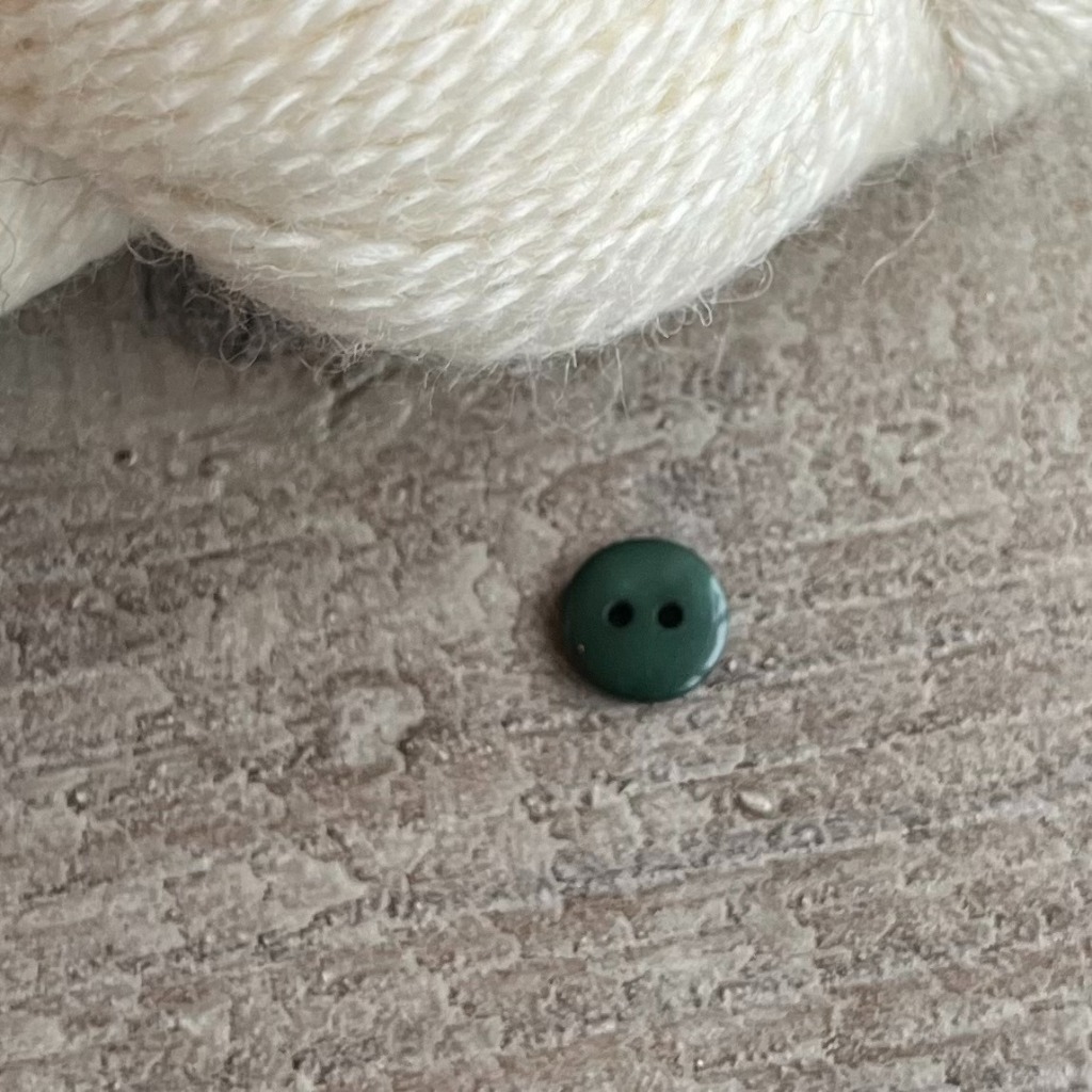 KNAPP SLÄT, MÖRKGRÖN 11 mm