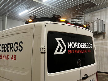 T-RACK VW Crafter H2 Compact 17- with camera mounted on roof. Rear roofbar