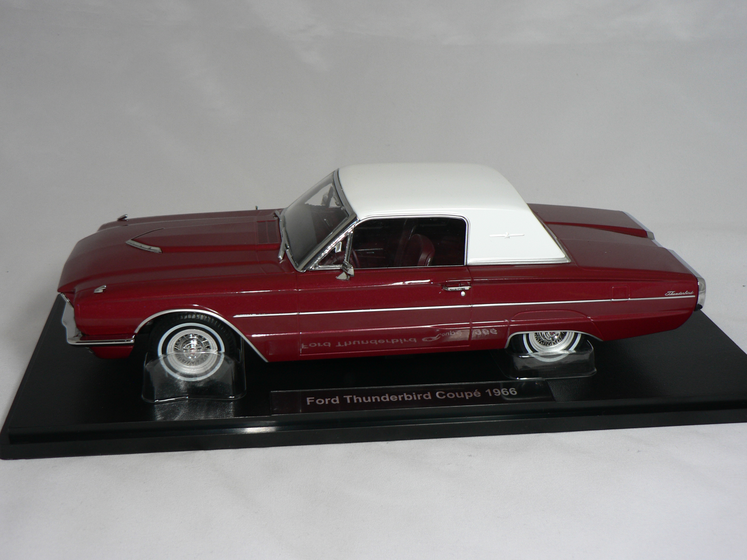 Ford  Thunderbird  Landau  1966  1:18  KK Scale - 3