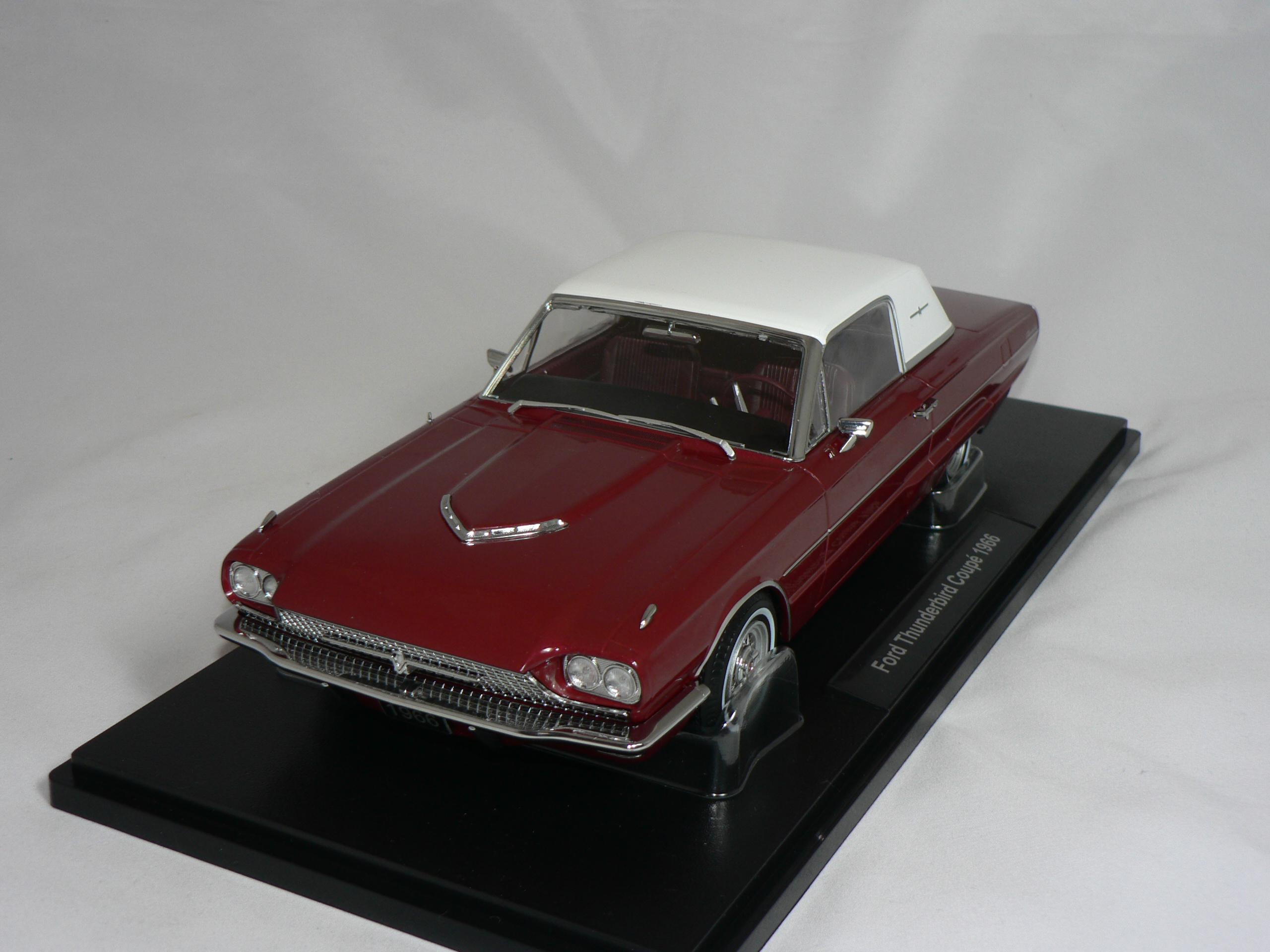 Ford  Thunderbird  Landau  1966  1:18  KK Scale