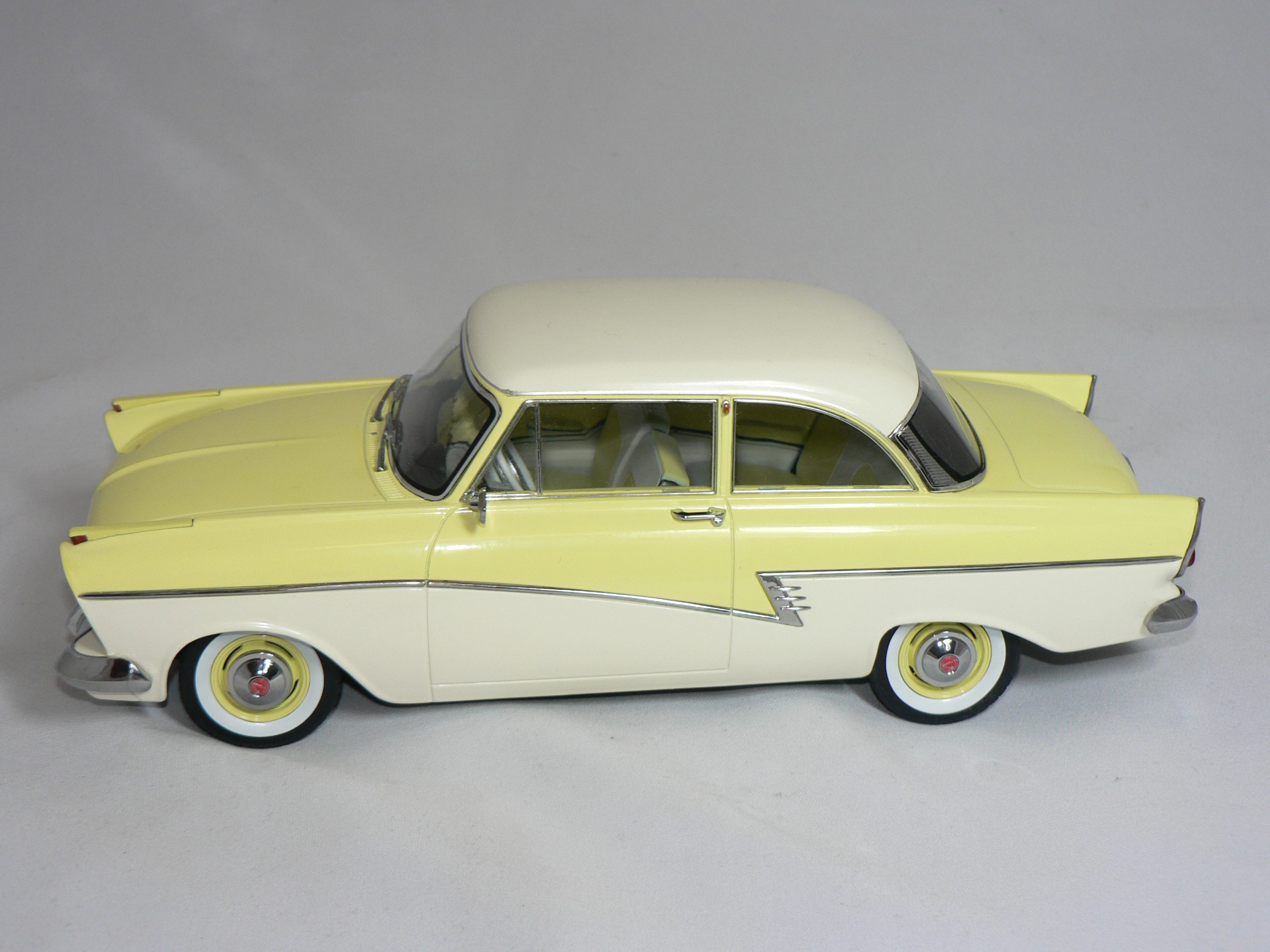 Ford Taunus 17m P2  1957  1:18  KK Scale - 3