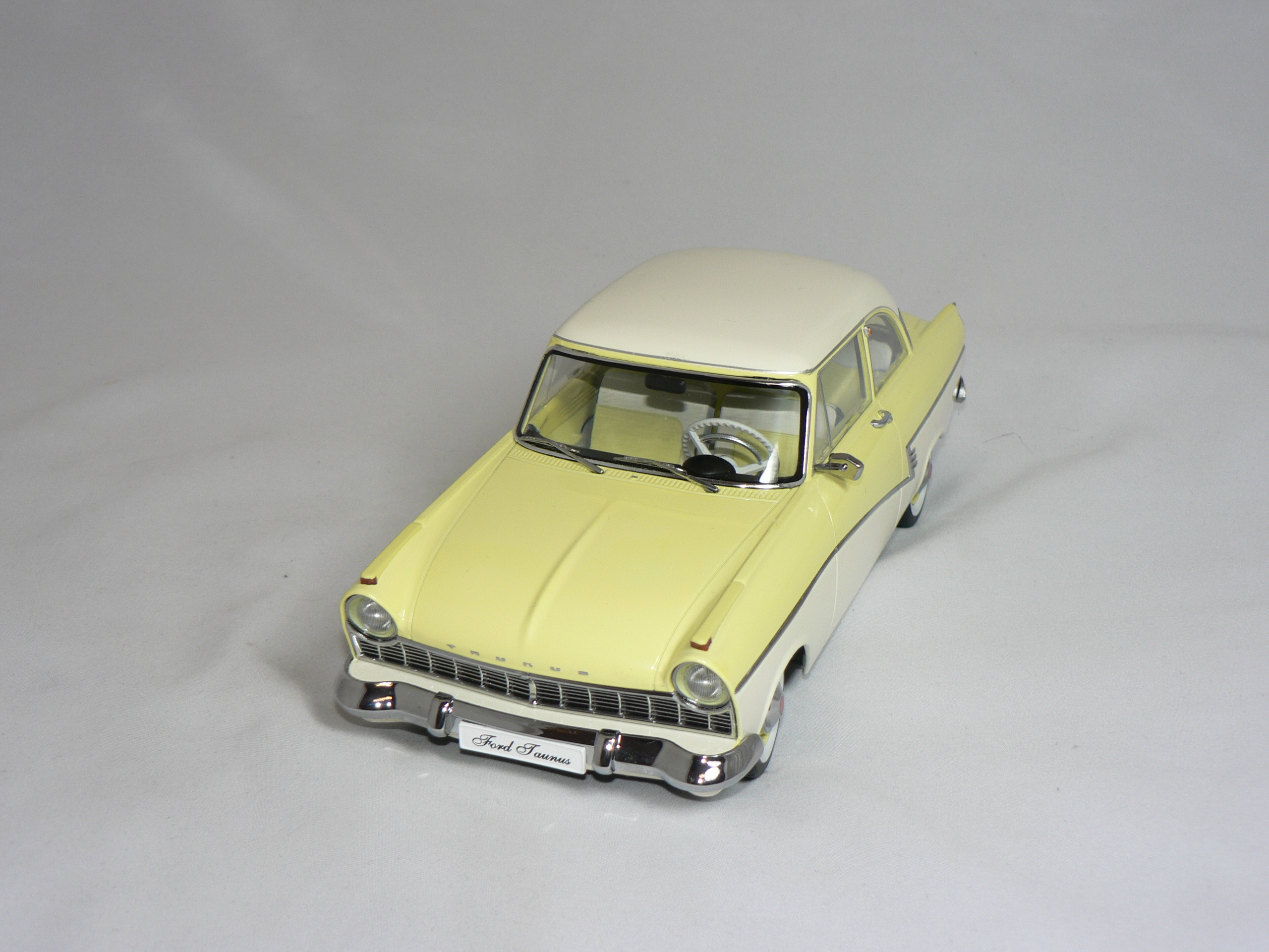 Ford Taunus 17m P2  1957  1:18  KK Scale