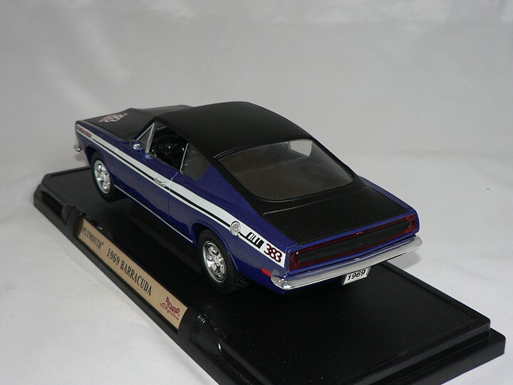 Plymouth Barracuda 1969  1:18  Road Legends