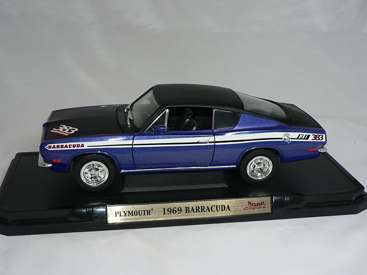 Plymouth Barracuda 1969  1:18  Road Legends