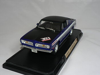 Plymouth Barracuda 1969  1:18  Road Legends