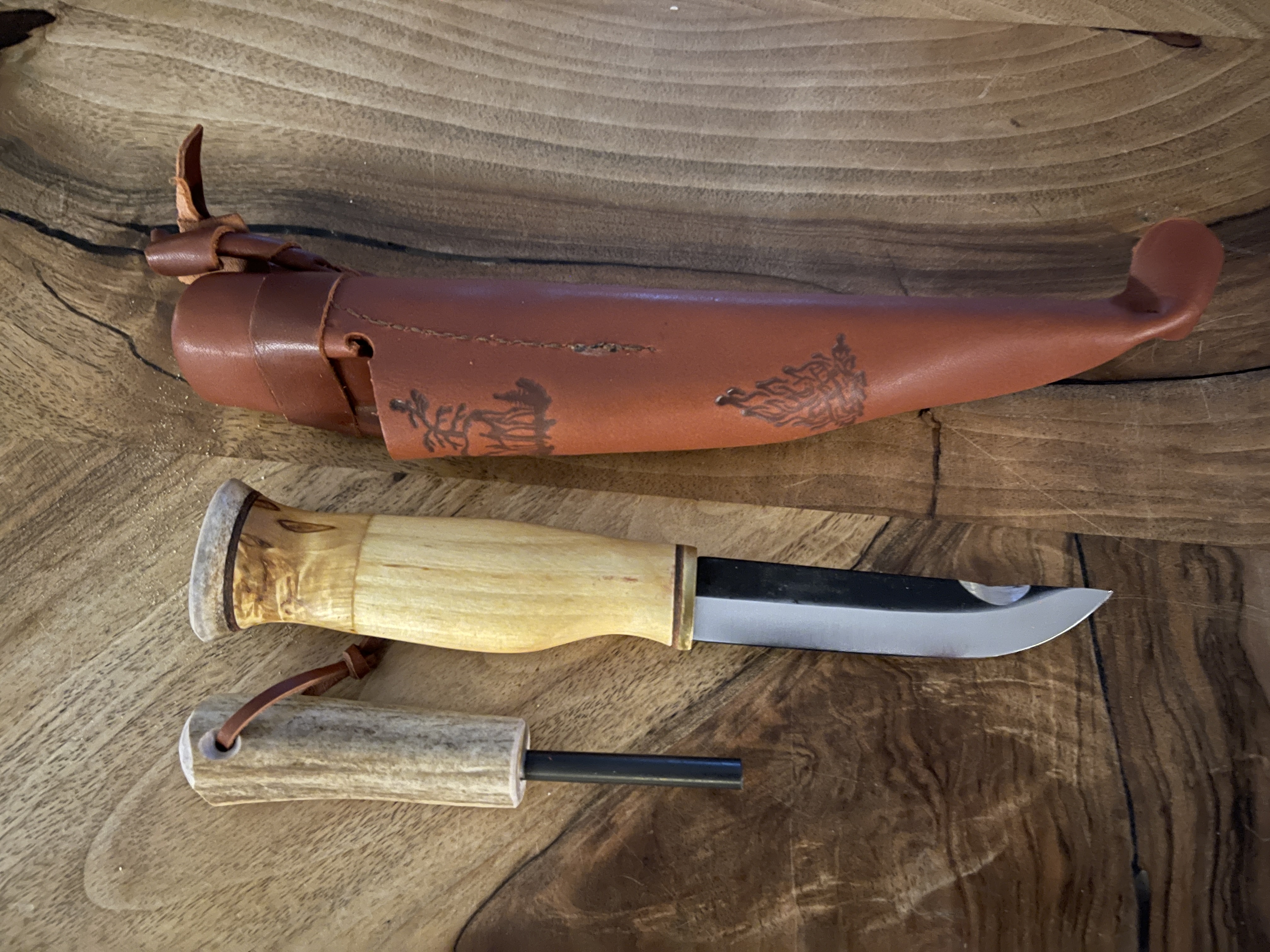Kniv med tändstål 9.3cm älg