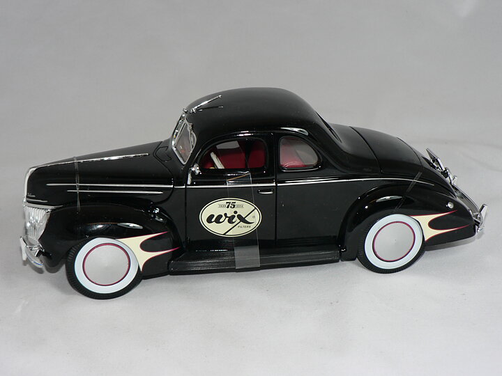Ford   Deluxe  1939  1:18  Maisto  ( Vix Filters )