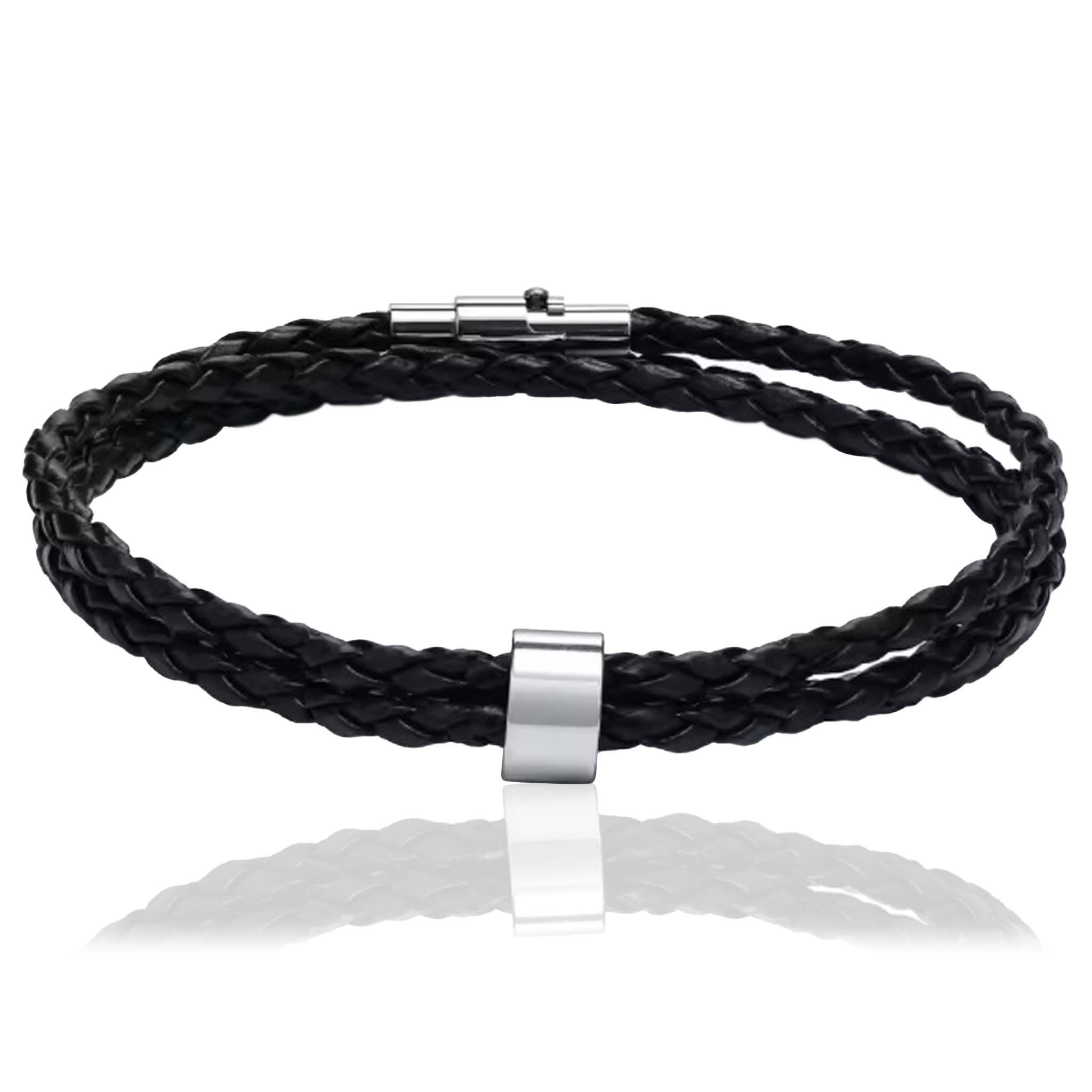 Flätat läderarmband Family Pearl med en graverad berlock