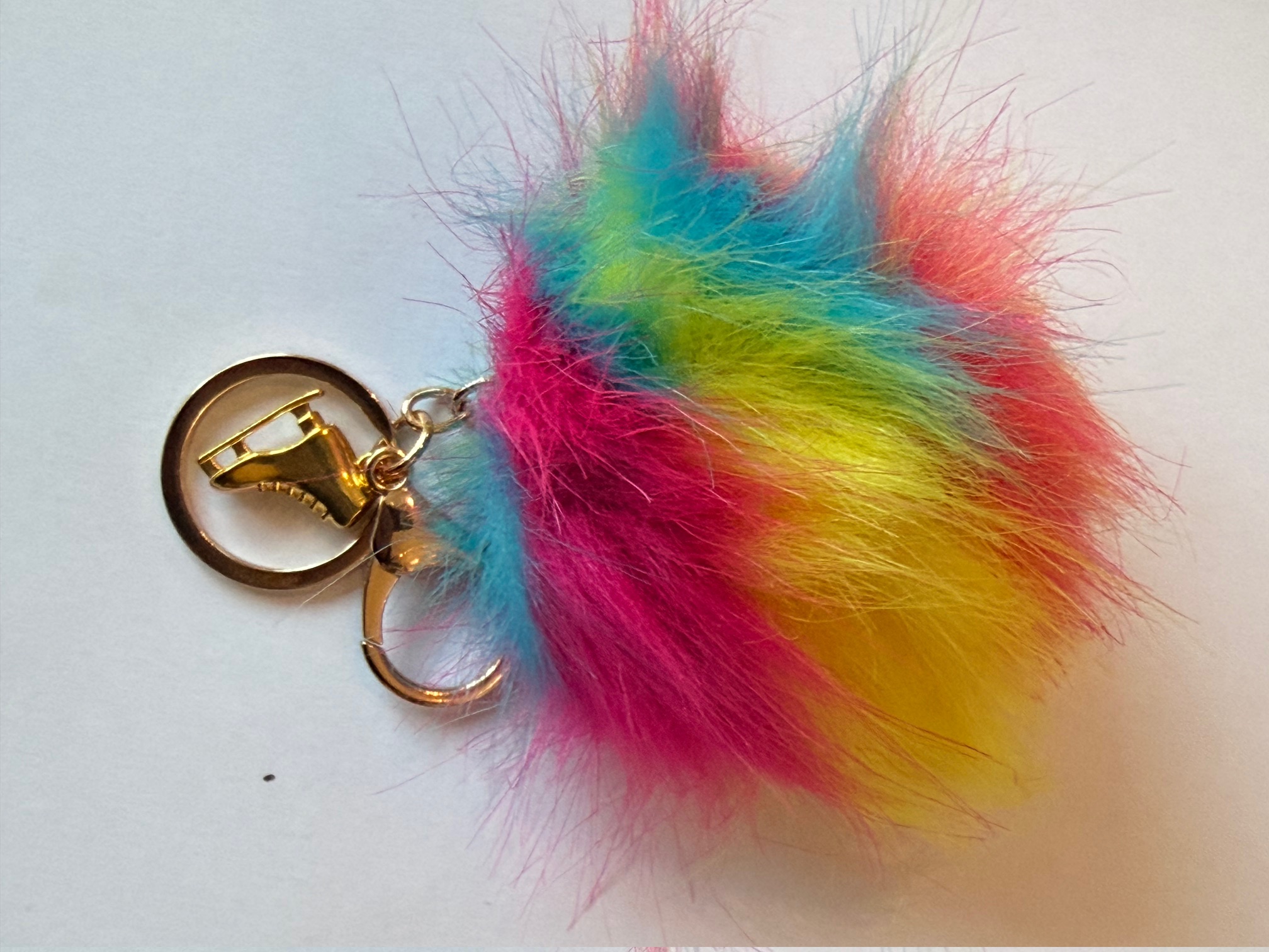 Nyckelring fluffig boll med guldberlock på - 7