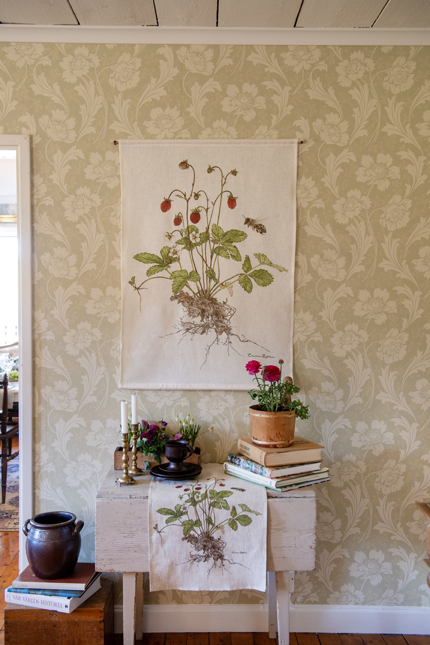 Preorder! "SET" WALL HANGING & RUNNER WOODLANDSTRAWBERRIES  - 5