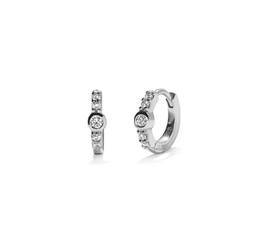 Center Stone Mini Huggies, silver med vita stenar
