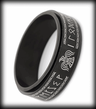 8 mm. Svart spinner ring med runor och Phoenix.