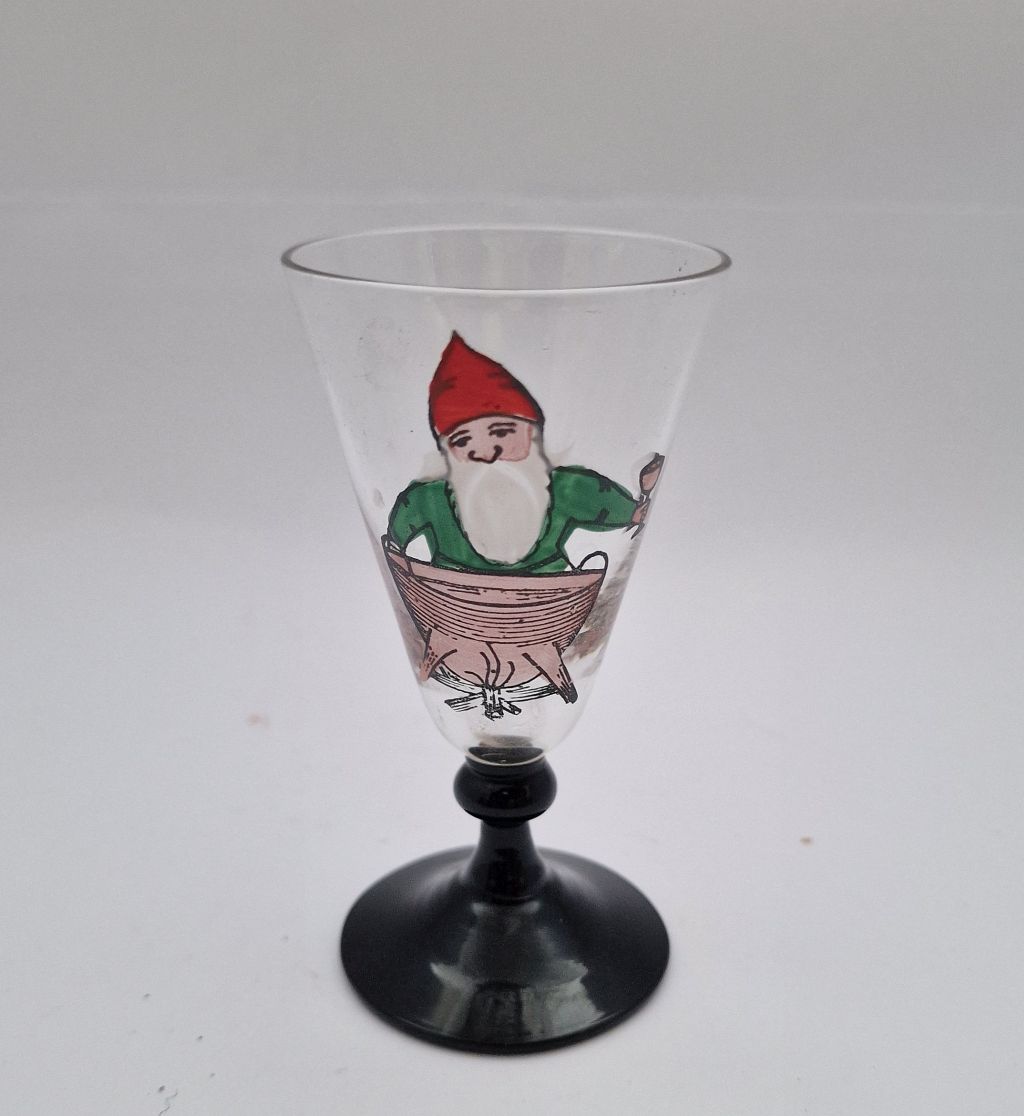 Snapsglas svart fot tomte