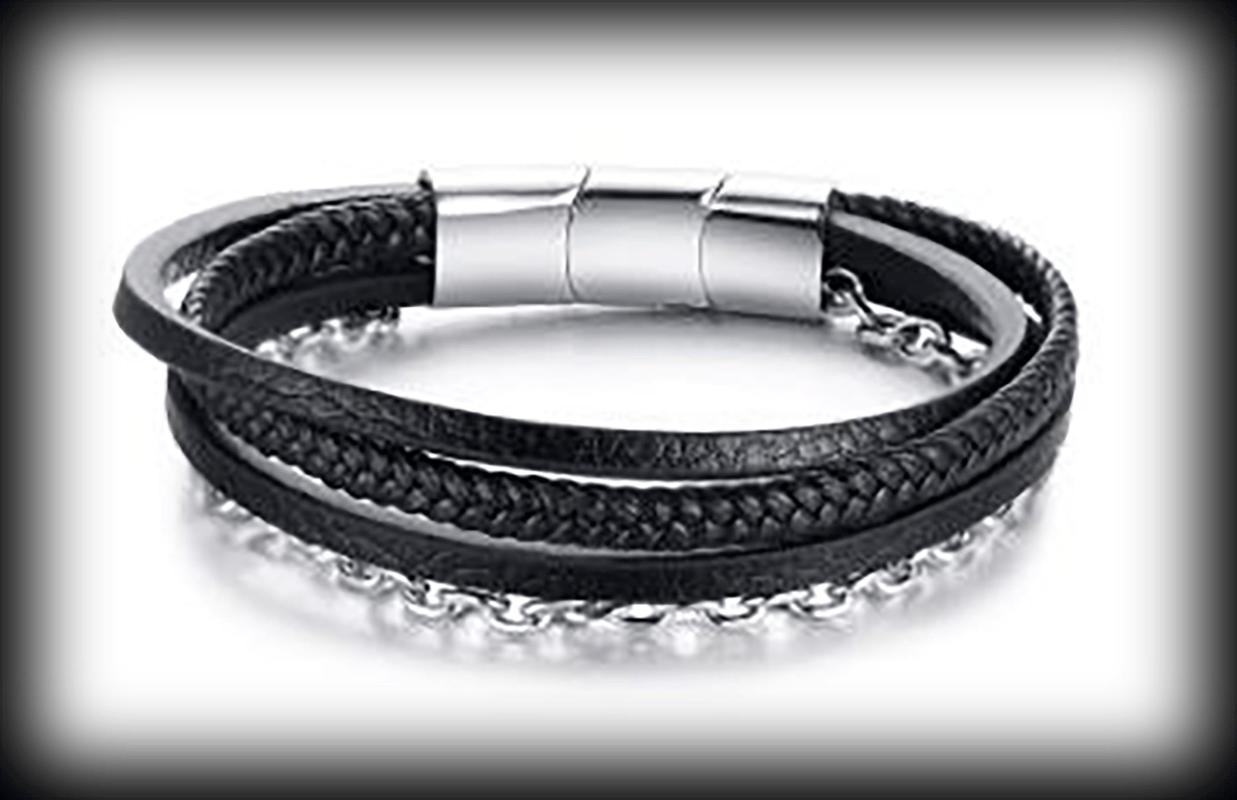 Annorlunda läderarmband med stålkedja.