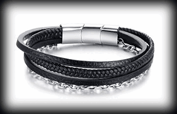 Annorlunda läderarmband med stålkedja.