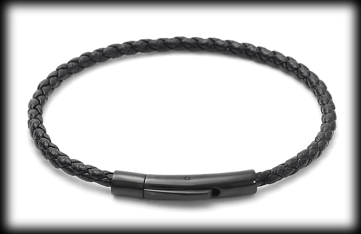 Smalt läderarmband i äkta läder.