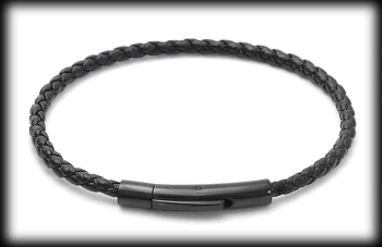 Smalt läderarmband i äkta läder.