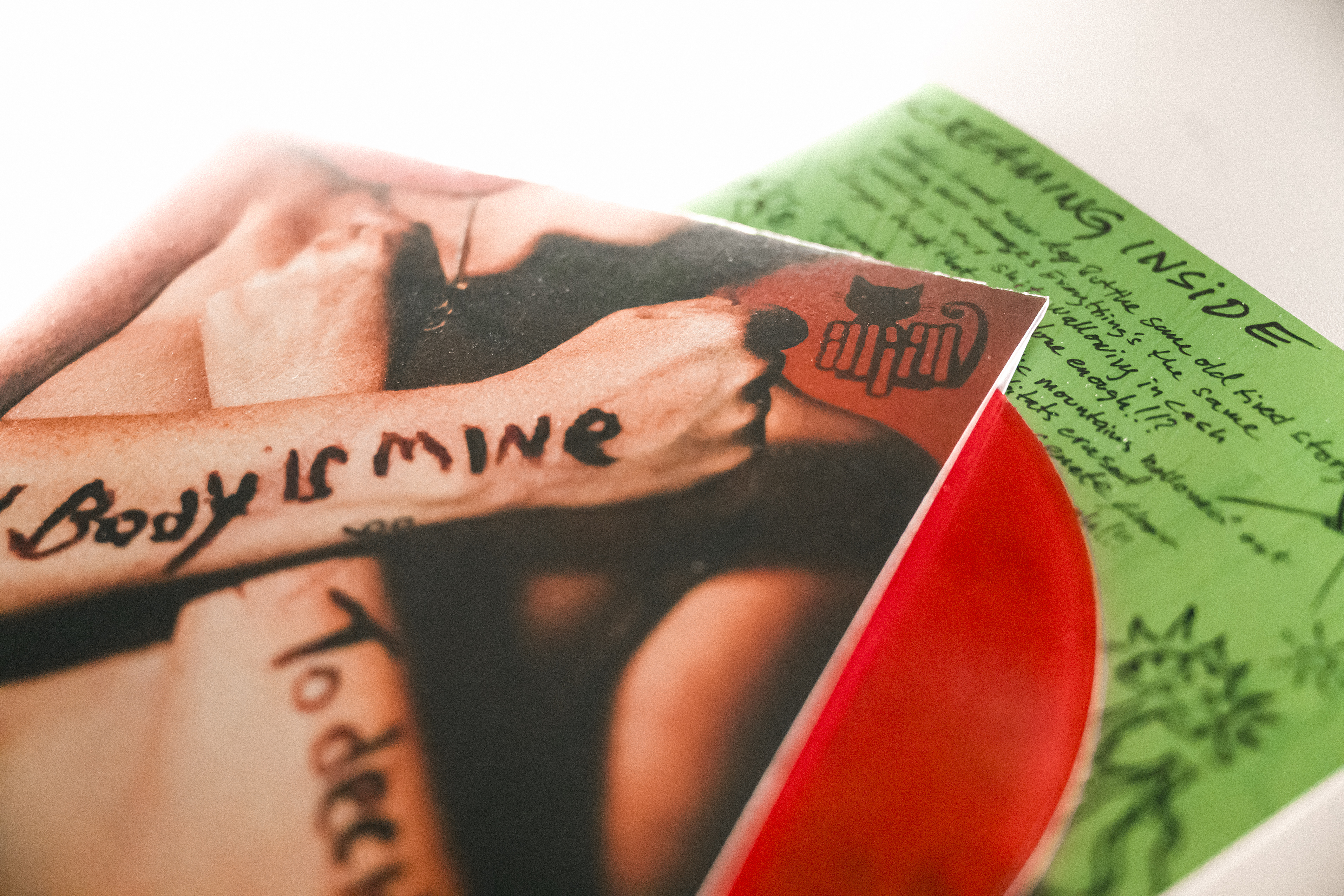 ill jill - My Body is Mine to Decide 7" EP (genomskinlig röd vinyl) - 2