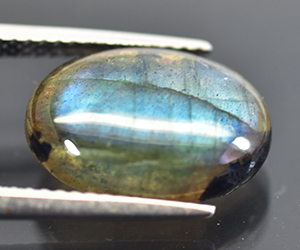Labradorita natural suelta de 4,39 ct, ovalada, de 14 x 10 mm, con un impresionante juego de colores. - 4