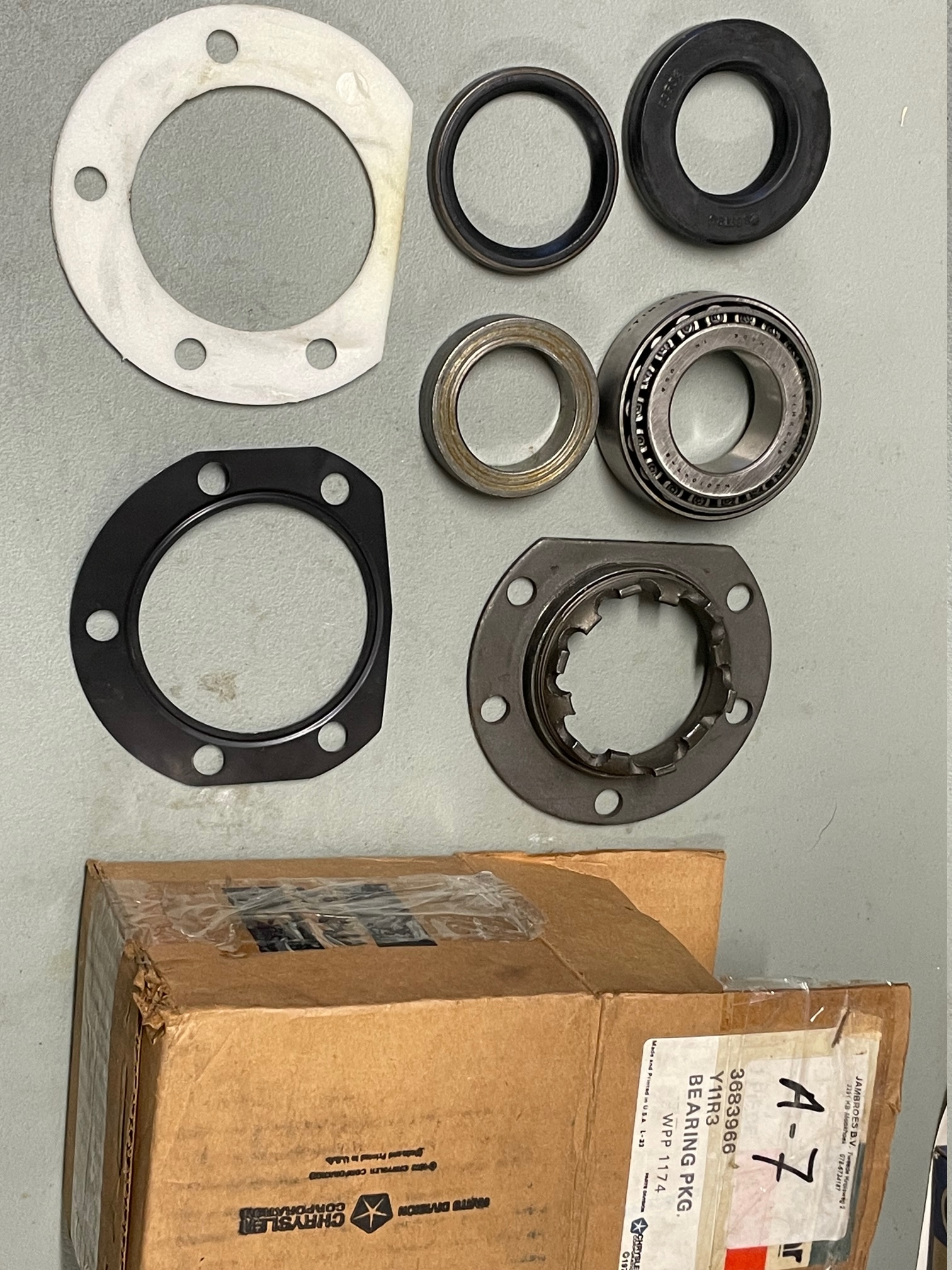 Mopar A7-RK hjullager kit höger 8,3/4"-Dana 60(#3683966)