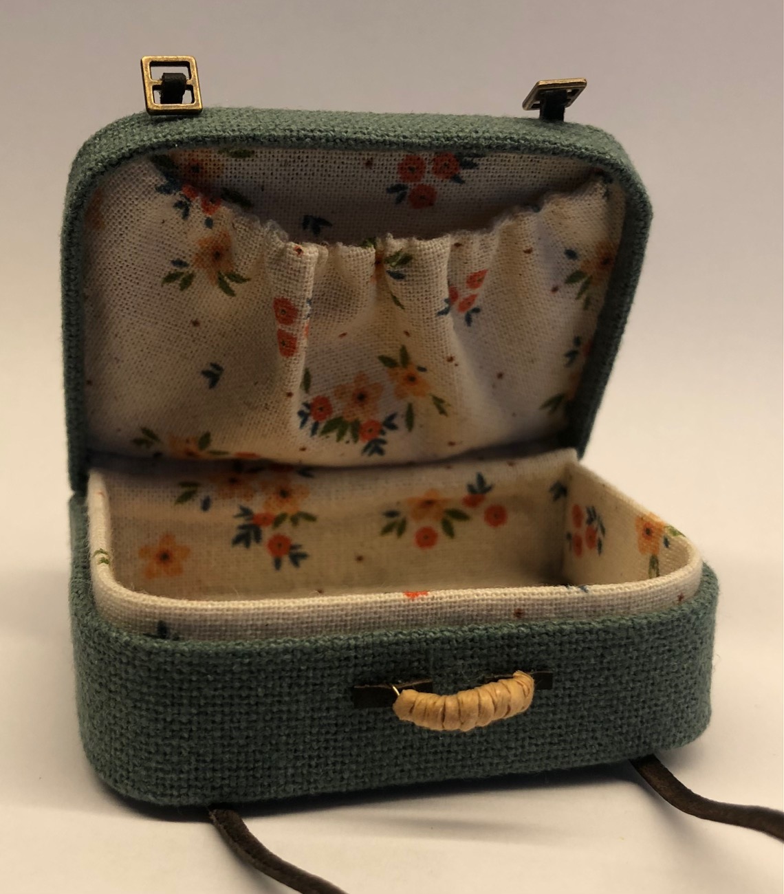 Travel bag green-Charlotte Jagter- foreign crafts