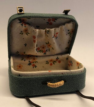 Travel bag green-Charlotte Jagter- foreign crafts