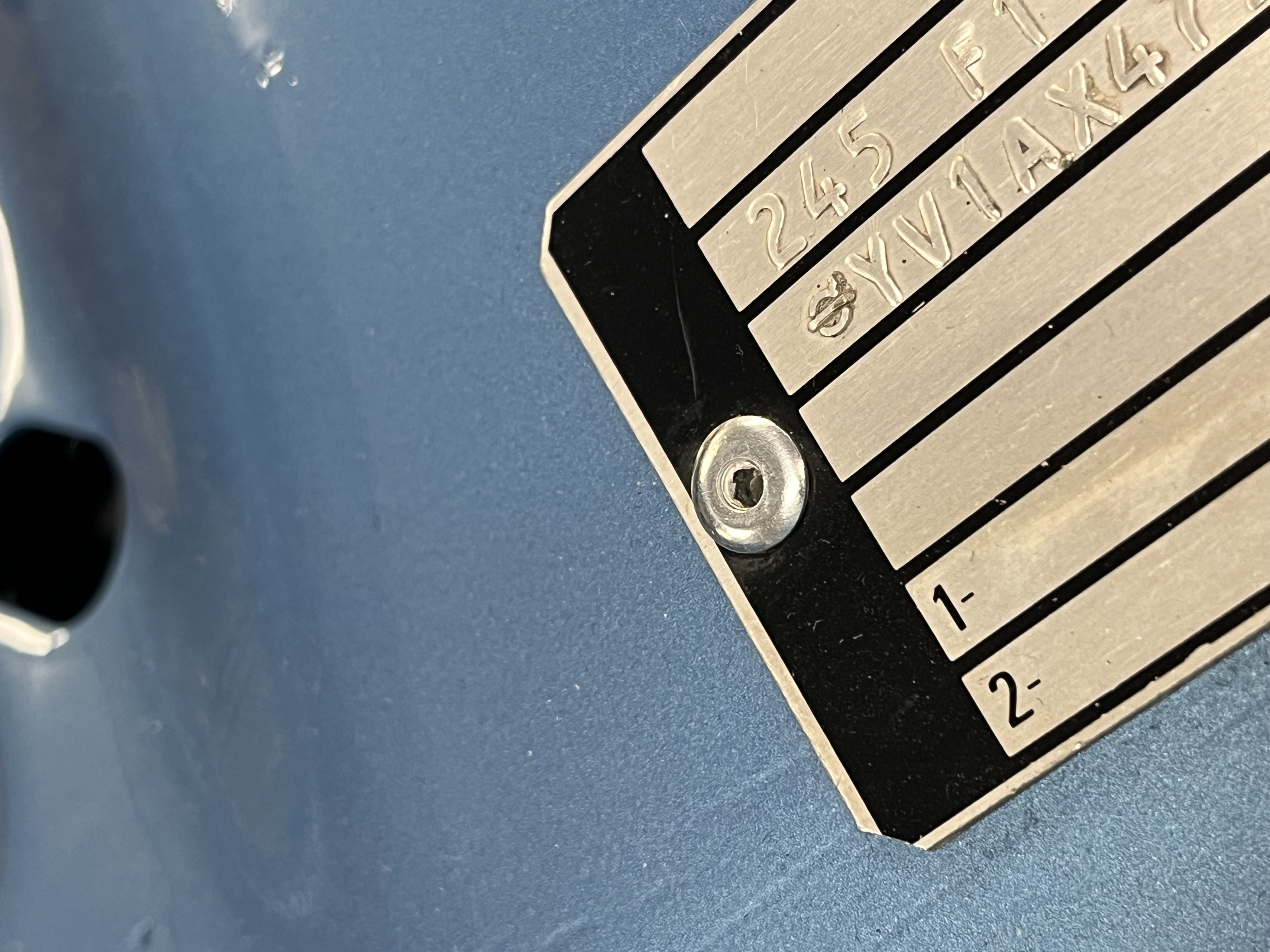 Rivet, identification plate engine bay 240 - 2