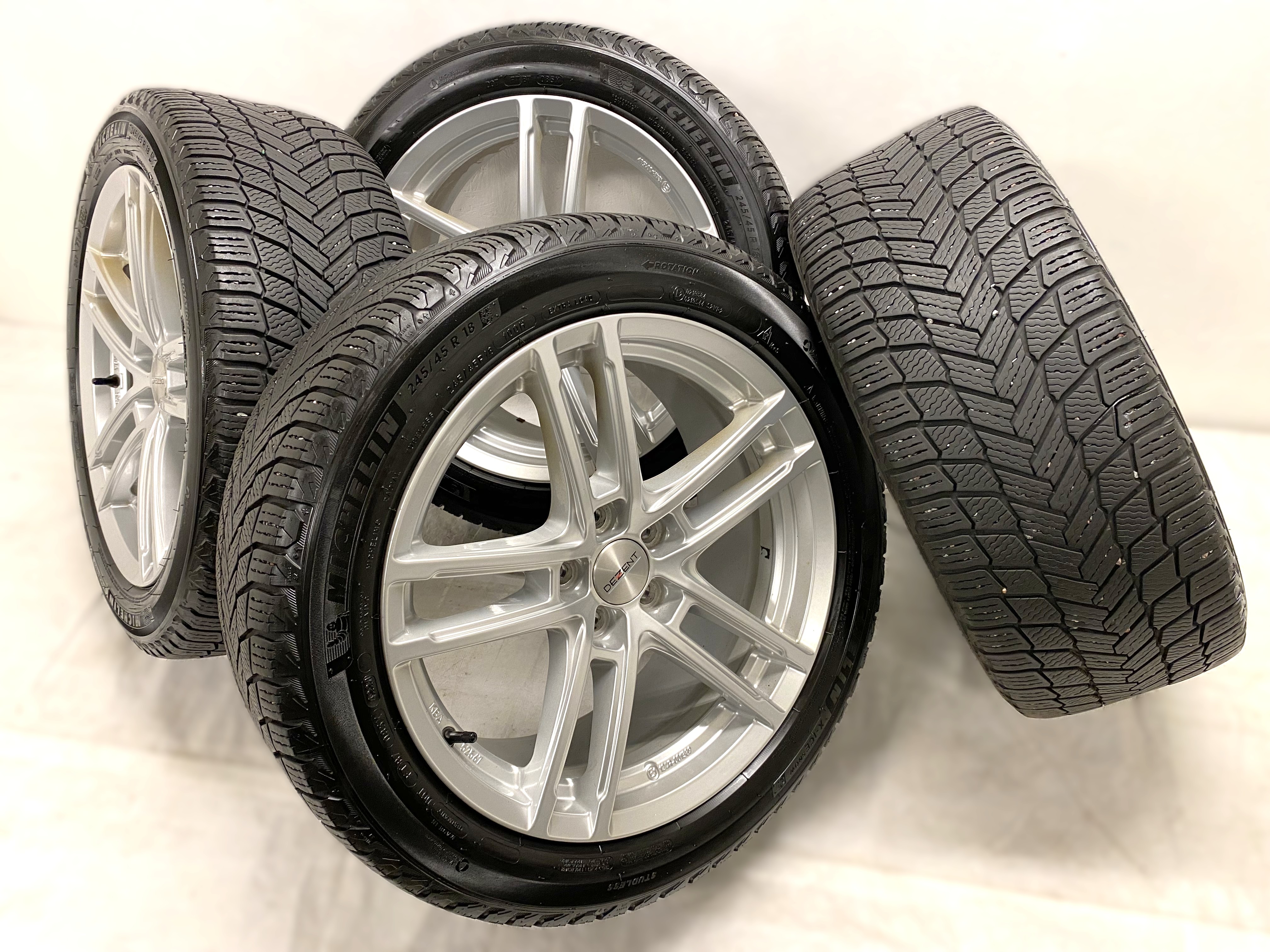 Kompletta Vinterhjul Friktion 4st | 18" DEZENT 5x108 8x18 ET42 63.4 | 245/45 R18 100H XL Michelin X-Ice Snow | V42-2020 | 5.5|5.5|5.5|5.5 mm