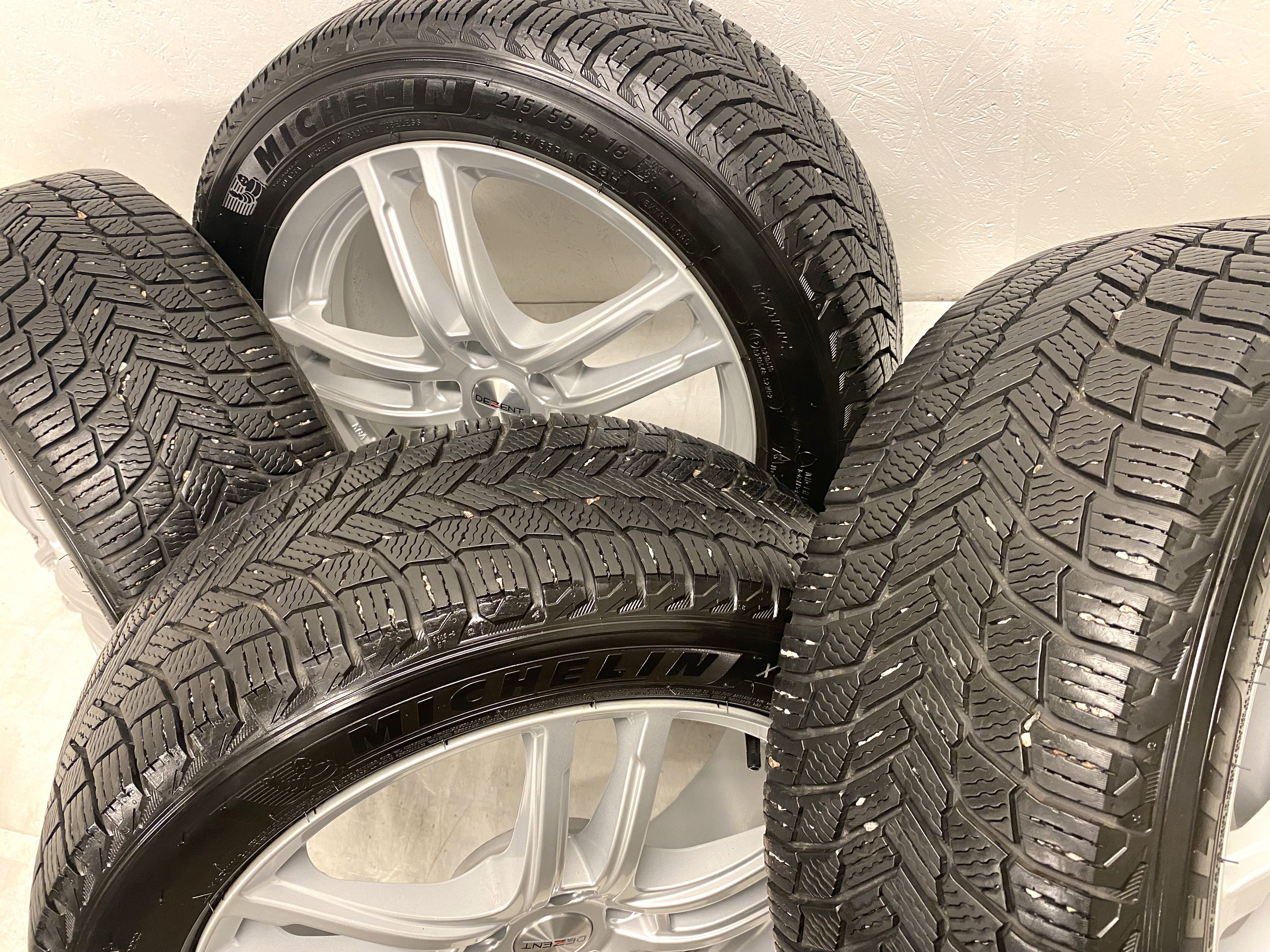 Kompletta Vinterhjul Friktion 4st | 18" DEZENT 5x112 7.5x18 ET50 57.1 | 215/55 R18 99H XL Michelin X-Ice Snow | V35-2020 | 7|7|6.5|6.5 mm - 3