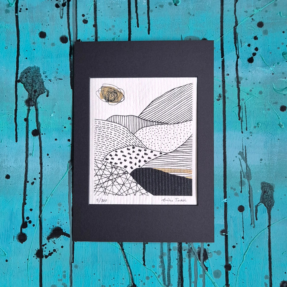 ART cloth HILLS med passepartout - LIMITED EDITION - konstdisktrasa, numrerad och signerad