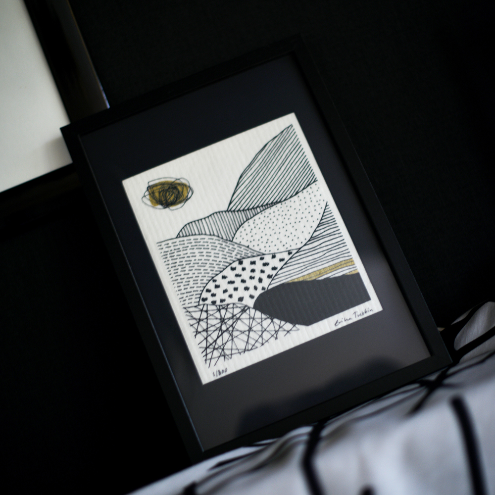 ART cloth HILLS med passepartout - LIMITED EDITION - konstdisktrasa, numrerad och signerad - 2