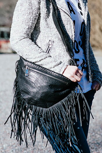 Frontrow - Fringe Body Bag Buff Napa Suede Black