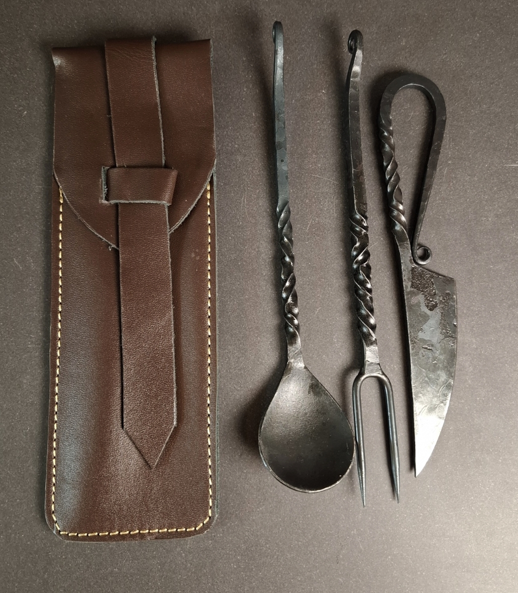Handsmidda Medeltida bestick Set av 3st med Fodral i Läder