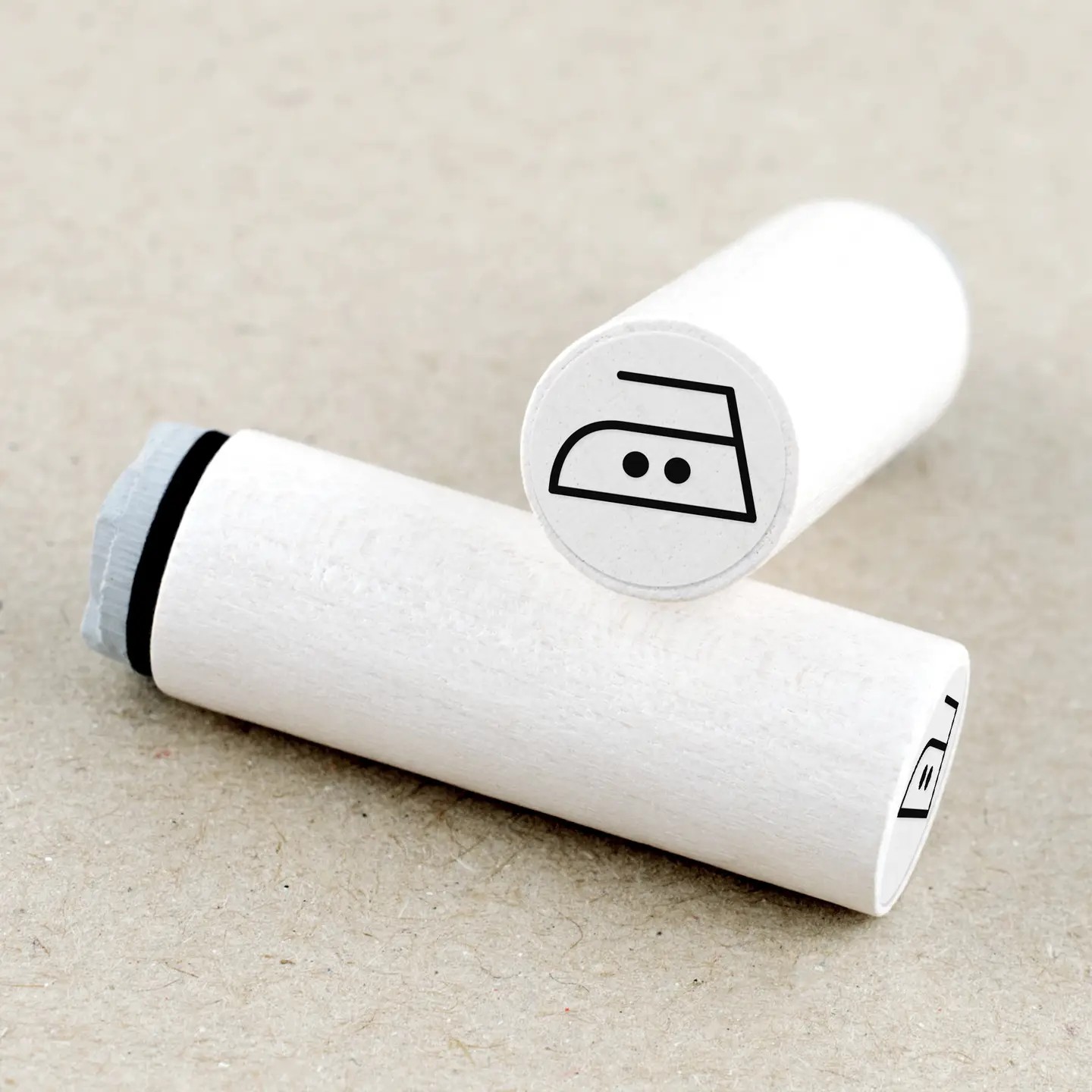 Ministämpel - strykjärn med två prickar