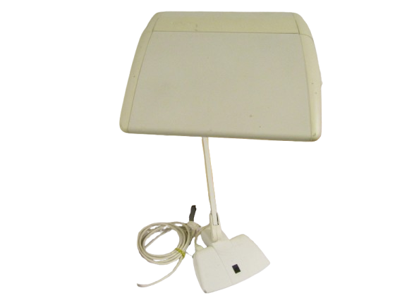  äldre, vit bords- eller skrivbordslampa