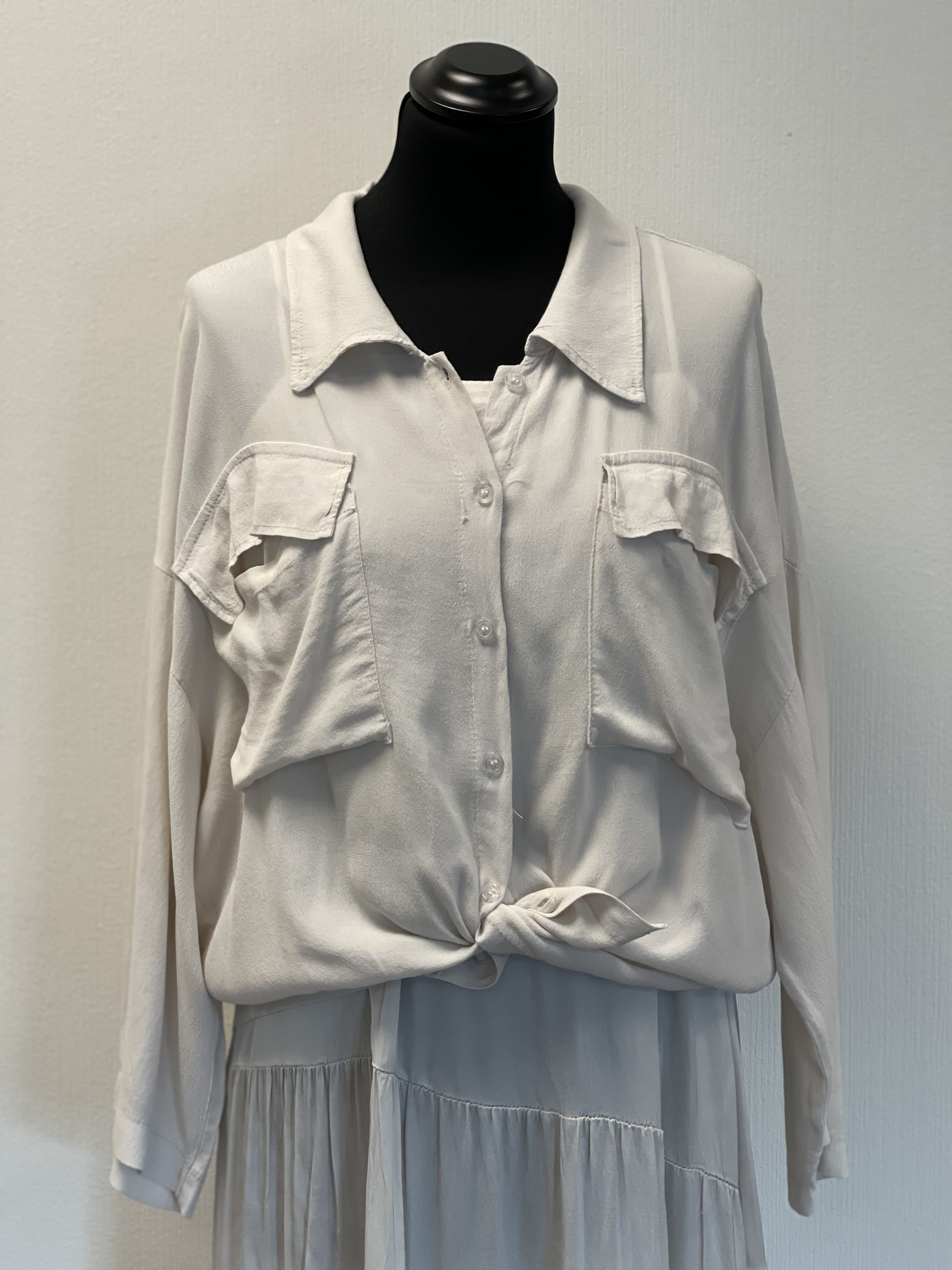 Auphoria blus med ficka creme
